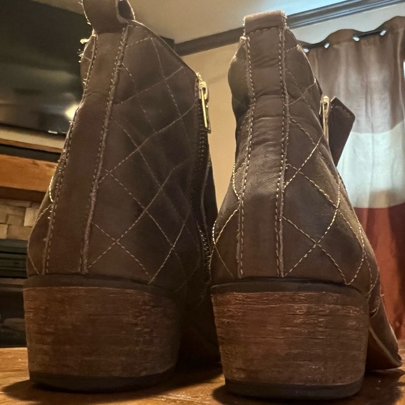 Steve Madden 4-zipper Brown Suede Back quilted Sz 9 Ankle Boots - Picture 6 of 14